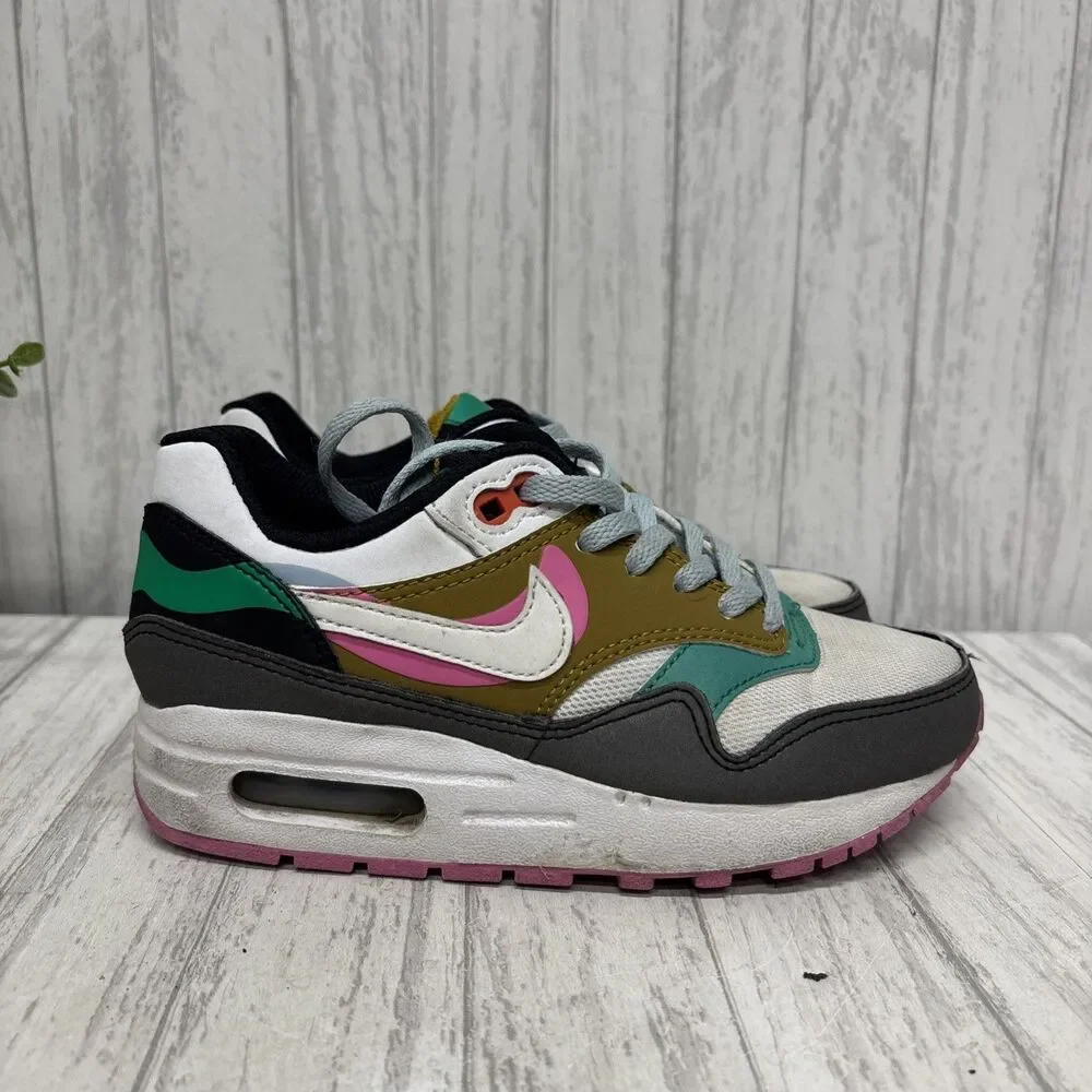 Girls Size 1 Nike Air Max Sneakers